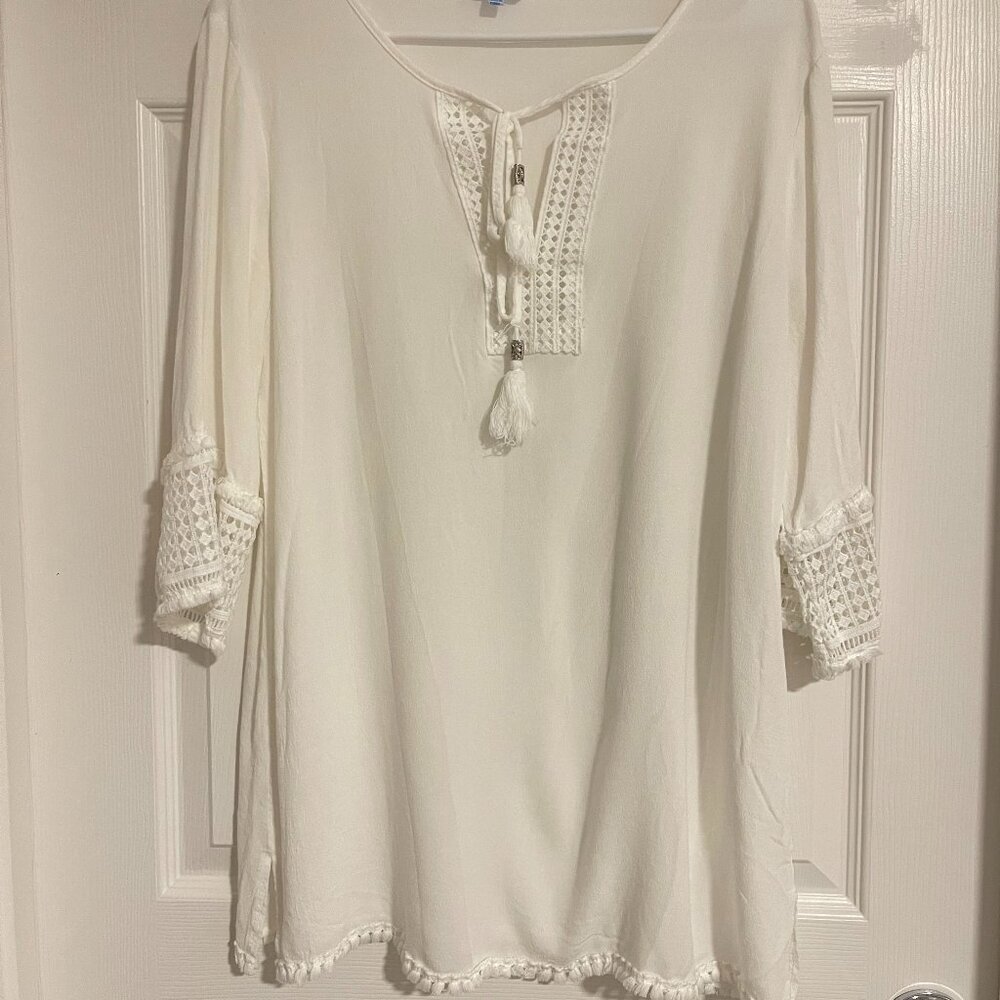 Pre-owned White beach Boho Tunic with Tassel Accents - Medium Size